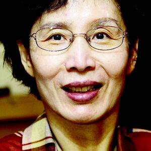 Portrait der Mundmalerin Mi-Soon Han